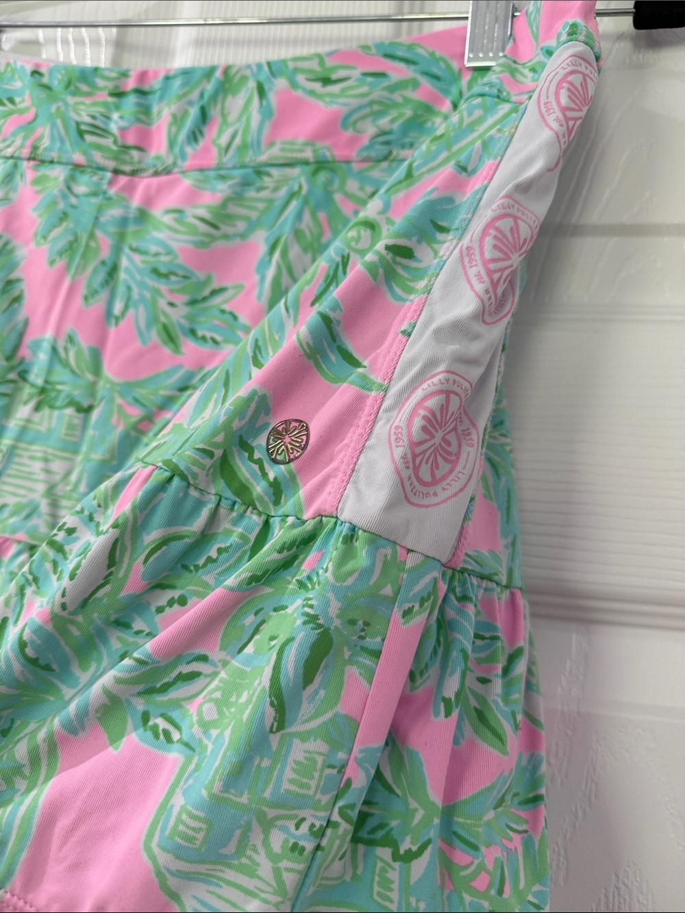 LILLY PULITZER SIZE Large LUXLETIC ATALIA SKORT *PINK SAND PARADISE* RARE - Picture 2 of 3